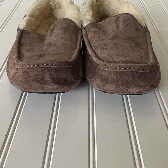 UGG Ascott Men’s Brown Shearling Slippers size 13